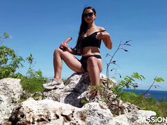 거대한 딜도, 관음증이 있는 사람