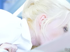 엉덩이, 오랄섹스, 흑갈색 머리, 유럽인, 페티쉬, 핸드잡, 사무실, 문신