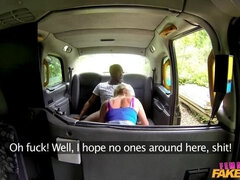 Grosse titten, Blasen, Auto, Frau, Lecken, Im freien, Pov, Muschi