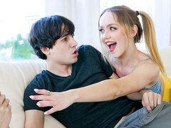 18 éves, Hatalmas hátsó, Monumentális dákó, Tekintélyes didik, Cumizás, Kutya póz, Vékony, Tini