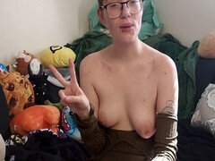 Muddy stoner girl Izzy Hellbourne smokes while you take care of business