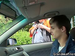 Blonde old lady takes double penetration in the fields