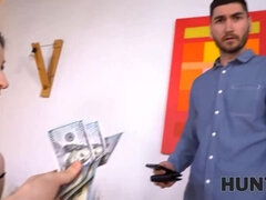 HUNT4K. Stunner forgets about boyfriend and has sex with another guy