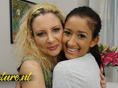 Give finger, Første gang, Hd, Lesbisk, Slikning, Mor jeg gerne vil kneppe, Orgasme, Teenager