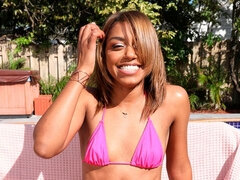 Cul, Bikini, Noire, Doigter, Branlette thaïlandaise, Interracial, Adolescente, Nénés