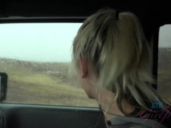 Leie, Blondine, Fingern, Freundin, Orgasmus, Zierlich, Pov, Öffentlich