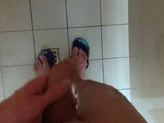 Hot stud Rushlightdante jacks off in the gym bathroom with a massive dick