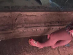 Amateur, Brunette brune, Doigter, De plein air, Pisser, Pov, Tatouage, Nénés