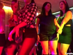 Pijpbeurt, Naakte man aangeklede vrouw, Tsjechisch, Europees, Hardcore, Openbaar, Slet, Slet