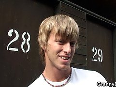 Blondine, Blasen, Geile alte tussi, Kehlenfick, Masturbation, Reif, Milf, Mutti