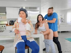 Kisbaba, Gesztenyebarna, Hd, Természetes mellek, Dohányzás