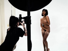 Store bryster, Pik sutte, Brunette, Sort, Naturlige bryster, Brystvorter, Stripning, Trekant