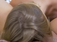 Rumpe, Babe, Bad, Brunette, Dildoen, Slikking, Milf, Kikker