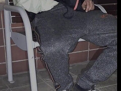 Európskej, Masturbácia, Na verejnosti, Sólo