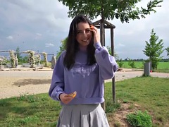 Amatorka, Niemowlę, Duży kutas, Duże cycki, Hardcore, Publiczny, Dziwka