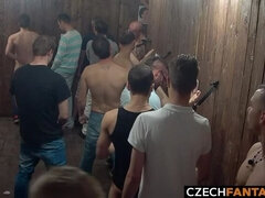 Grote mammen, Blond, Bruinharig, Hondjeshouding, Muurgat, Realiteit, Tatoeage, Tieten likken