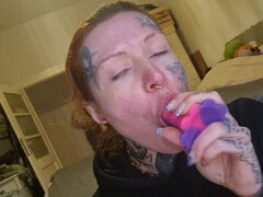 Amatør, Pik sutte, Dildo, Solo, Tatovering, Underlig