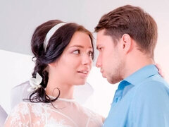 Sucer une bite, Brunette brune, En levrette, Branlette thaïlandaise, Lingerie, Rasée, Jarretelles, Adolescente