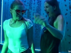 Gesztenyebarna, Meztelen faszik, Baba, Ujjazás, Csoport, Hd, Fajok közötti, Buli