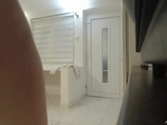 Blonde Bombshell Drops Towel in Front of Delivery Guy