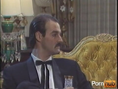Μεγάλα βυζιά, Ξανθιά, Χύσιμο, Πούτσος, Μαλλιαρός, Λάτεξ, Δαντέλα, Ρετρό