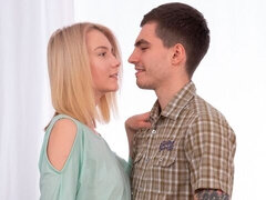 Stor kuk, Blondin, Avsugning, Doggystyle, Naturliga tuttar, Kort hår, Tonåring, Tuttar