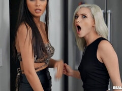 Lízanie análu, Brunetka, Ebenové, Lesbické, Výprask, Nohavičky, Pička, Kozičky