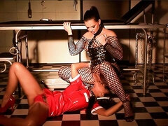 デカパイ, 黒人, 指いじり, キス, レズビアン, 淫乱熟女, ストリッピング, オッパイの