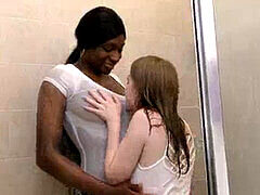 Salle de bains, Noir ébène, Fait maison, Jeans, Embrassement, Lesbienne, Petite femme, Softcore