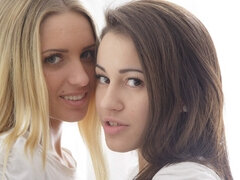 Anaal, Blond, Bruinharig, Sperma shot, Hardcore, Tiener, Tieten likken