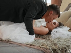 Sovrum, Stor stjärt, Stor kuk, Avsugning, Brud, Brunett, Doggystyle, Liten och nätt