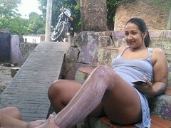 Brunetka, Prstění, Honění, Latinské, Masáž, Na veřejnosti, Prsa v akci