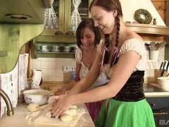 18 anni, Brunetta, Europea, Lesbica, Masturbazione, Ragazza, Giochi