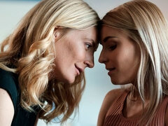 舐める尻, ブロンド, 指いじり, キス, レズビアン, オナニー, オマンコ, ガリガリ