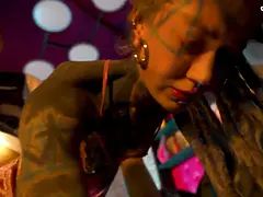 18 ans, Anal, Cul à la bouche, Gorge profonde, Gothique, Chatte, Chevaucher, Tatouage