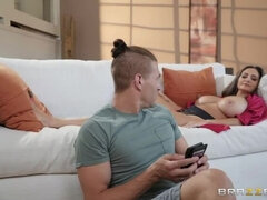 Amerikansk, Stor stjärt, Stora tuttar, Brunett, Par, Kök, Piercing, Fitta