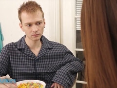 18, Iso kulli, Isot tissit, Ruskeahiuksinen, Kyrpä, Hd, Hänen, Teini