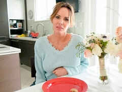 Ερασιτέχνης, Μεγάλος πούτσος, Μεγάλα βυζιά, Πίπα, Σε στάση σκύλου στα τέσσερα, Ώριμη γυναίκα, Ξυρισμένη, Κοντά μαλλιά