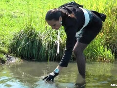 Katte slåskamp, Olie, Udendørs, Nylonstrømper, Satin, Softcore, Våd