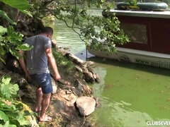 Gros seins, Brunette brune, Club, Européenne, Hard, Public, Rasée, Adolescente