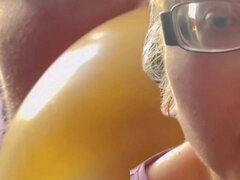 Enthousiasteling, Blond, Vies praten, Fetisj, Eten, Brillen
