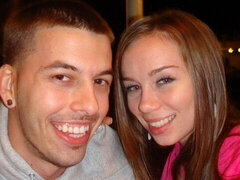 18 éves, Hatalmas hátsó, Monumentális dákó, Cumizás, Kutya póz, Természetes mellek, Tini, Begyek