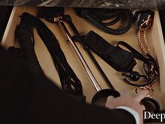 Deeper. Voyeur Lives Out His Kinks Through A Telescope - Oliver Flynn