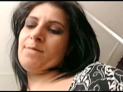 A teasing and dancing breezy with hefty titties