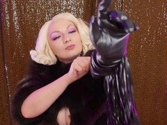 Brittisk, Grovt språk, Tysk, Handjobb, Latex, Läder, Milf, Leksaker