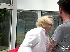 ぽっちゃり, デカチン, ブロンド, フェラチオ, エロ熟女, 熟年, 淫乱熟女
