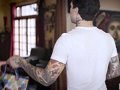 Poilue, Réalité, Adolescente, Plan cul à trois