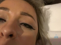 Blondine, Blasen, Besamung, Fussjob, Zierlich, Pov, Muschi, Rasiert