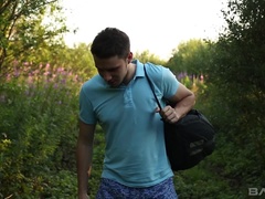 18 ans, Brunette brune, Tir de sperme, Faciale, De plein air, Élève, Tatouage, Adolescente