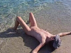 Natural Brunette Babe Gets Naked on Public Beach